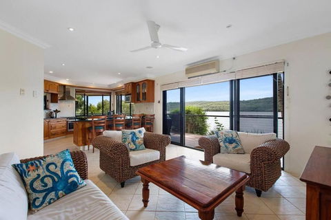 Waterfront, Deep Water Pontoon, Views To Straddie - Accommodation Cairns 1