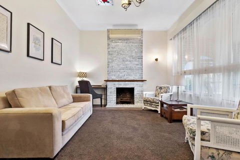 White On Wright Clare - Accommodation Cairns 3