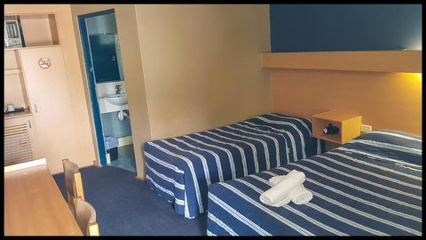 Windsor Motel - Accommodation Cairns 1