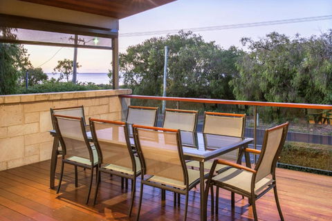 XYZ Holiday Home - Accommodation Cairns 3