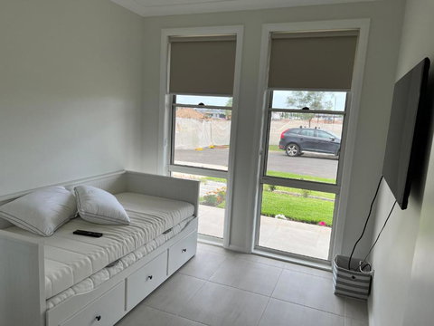 Affordable Semi Rural Stay - Accommodation Cairns 0