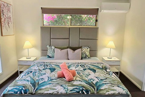 Relaxing Hamptons Style Home In Forest Lake - Accommodation Cairns 0