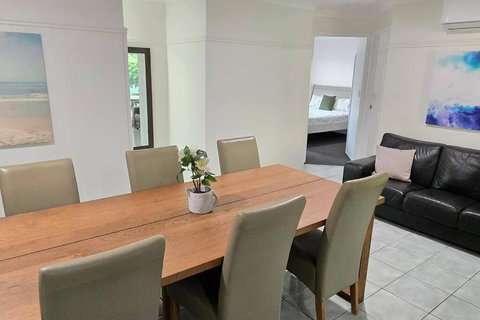 Relaxing Hamptons Style Home In Forest Lake - Accommodation Cairns 1