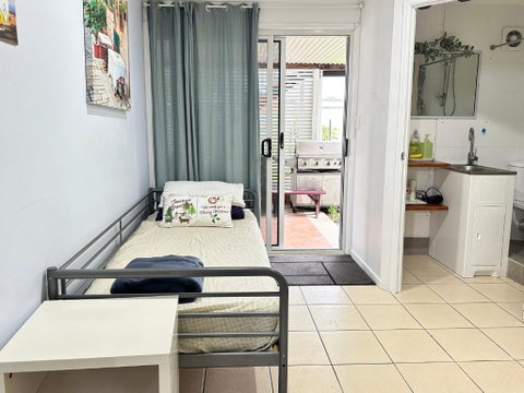Zen Escape Guest House- Zen Garden Tiny Home, Nooky Studio - Accommodation Cairns 2