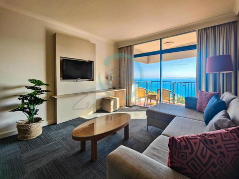 ZEN88 ESPLANADE: 1-BR Top Floor Ocean View Suite - Accommodation Cairns 2