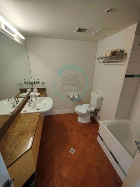 ZEN88 ESPLANADE: 1-BR Top Floor Ocean View Suite - Accommodation Cairns 3