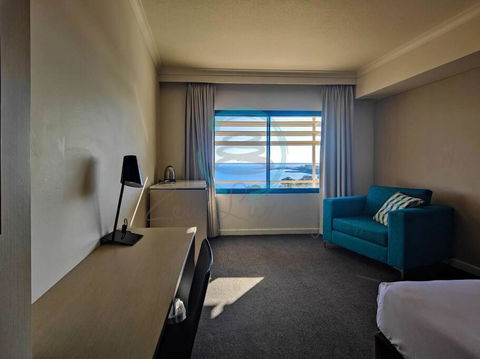 ZEN88 ESPLANADE: Hotel Suite W/ Ocean/Sunset Views - Accommodation Cairns 3
