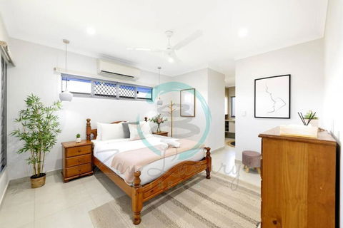 Zenhouse: Prestigous 4-BR Display Home In Muirhead - Accommodation Cairns 2