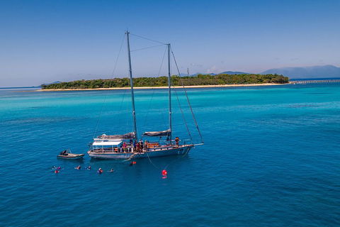 Ocean Free Green Island & Great Barrier Reef Snorkel Cruise, Cairns 25 Guests - Accommodation Cairns 0