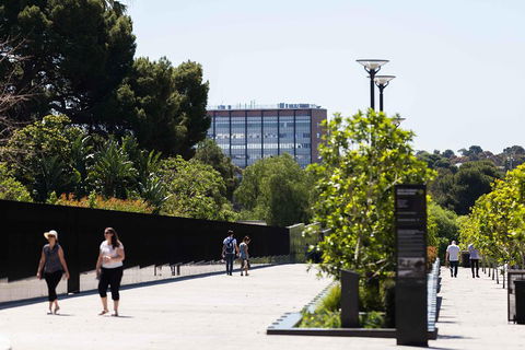 Adelaide 90-Minute Pedicab Tour: Scenic Green & River Experience - Accommodation Cairns 4